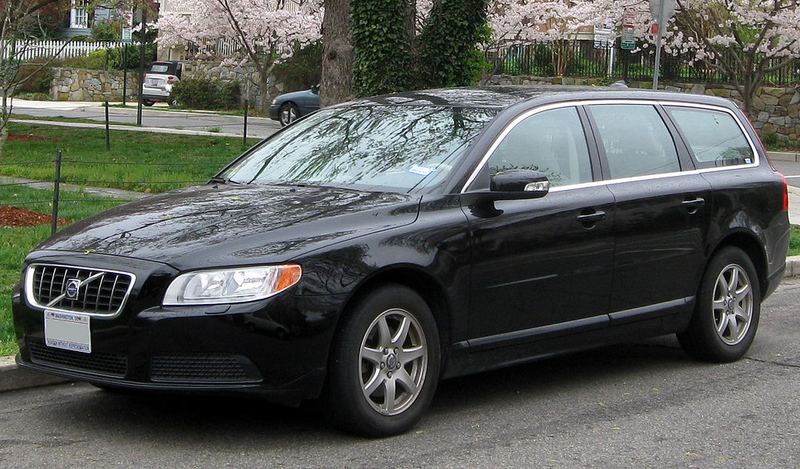 Illustration for article titled Generation Gap: FWD Volvo Wagons Edition